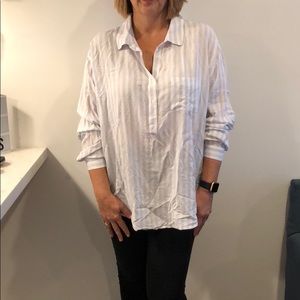 Rails size large bottom down white and blue shirt